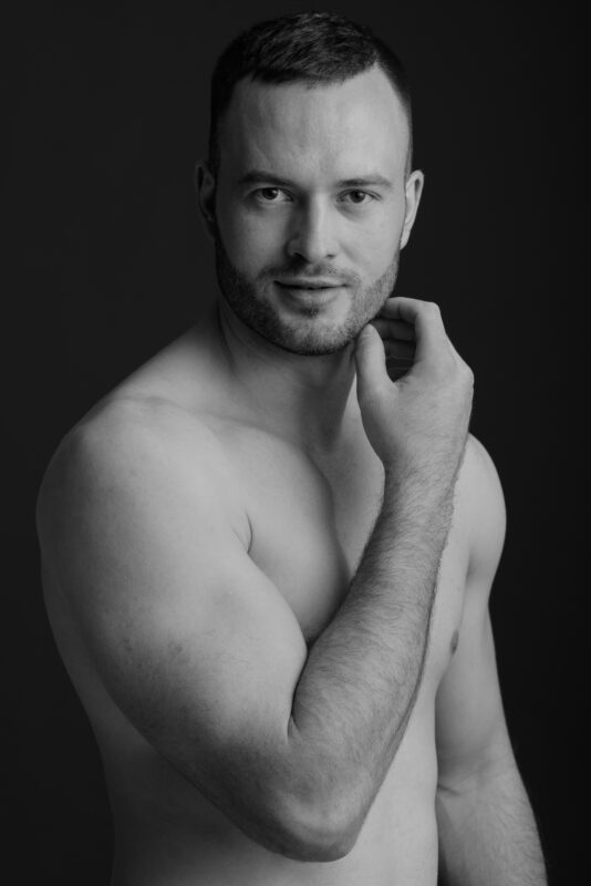męski portret w studio